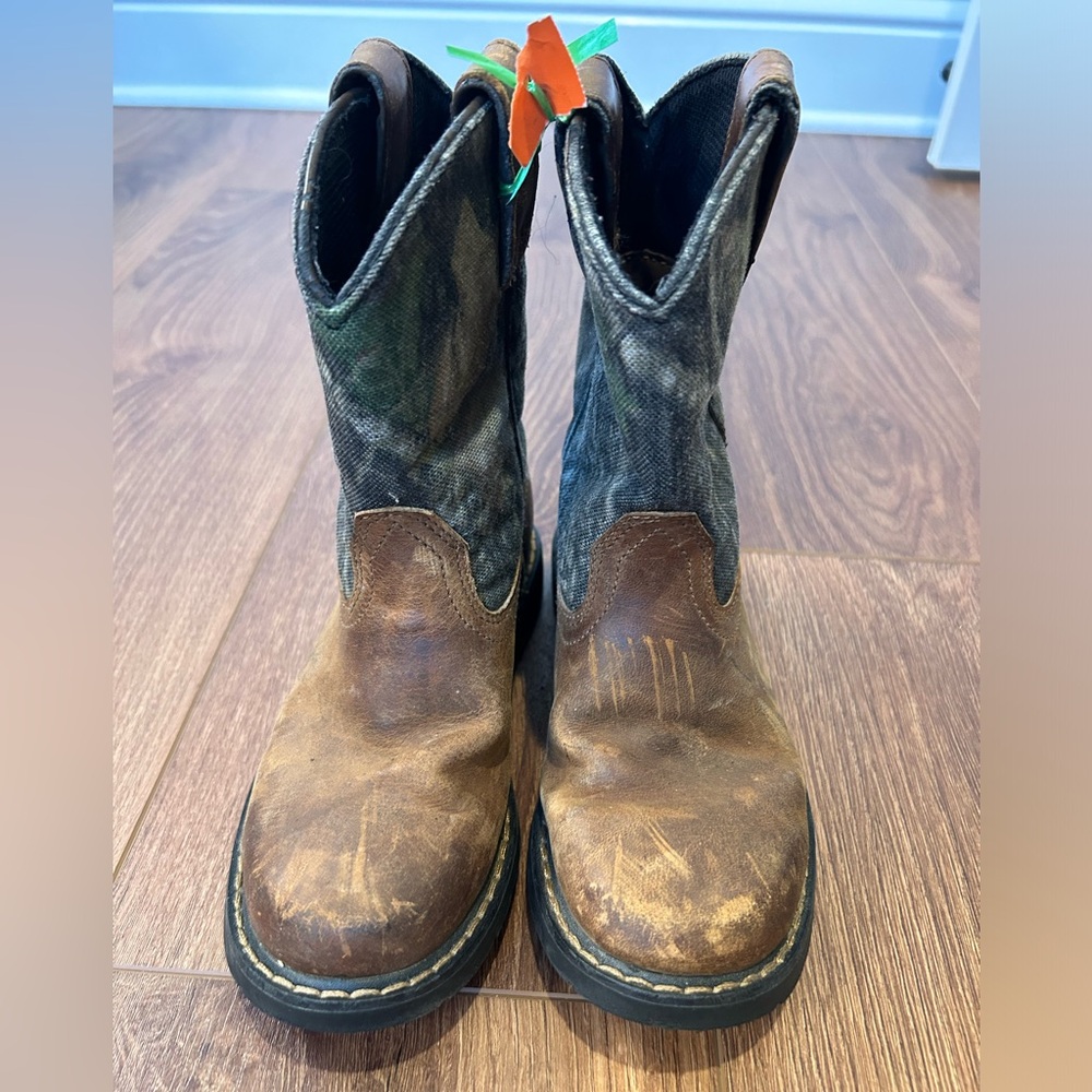 Brown Camo Ariat Kids Size 2 Boots